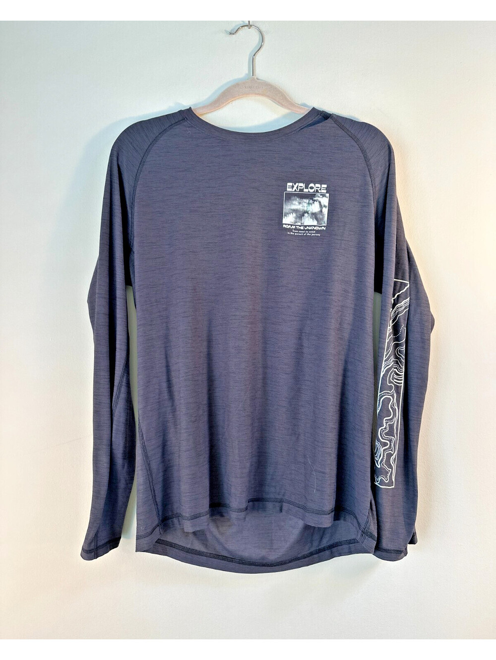 Old Navy Active Breathe On Go-Dry Cool Explore Graphic Long Sleeve Shirt Mens M